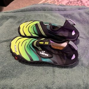 Ubfen unisex kids swim shoes.  Colorful NWOT.  Size Eur 32 or Us size 1
